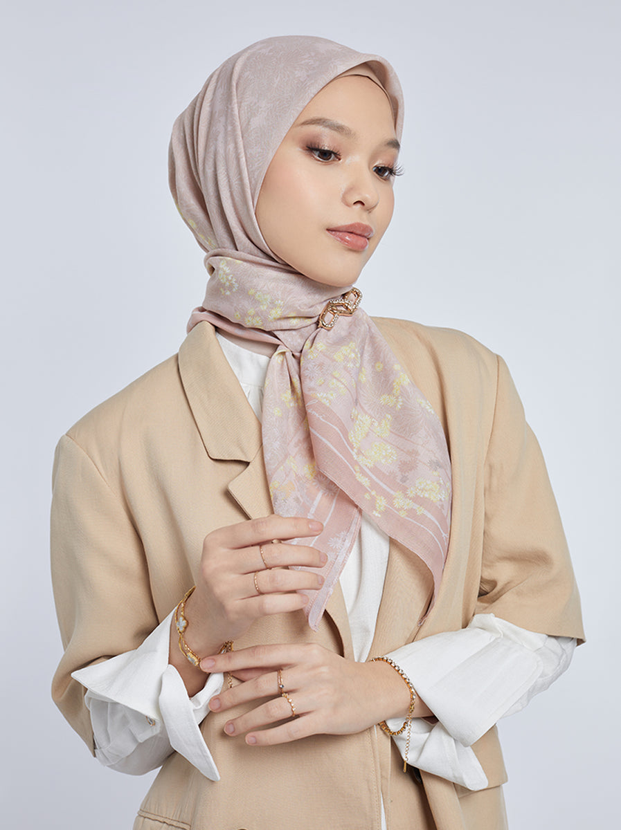 HARUNA LEAVES SIGNATURE SCARF PEACH CREAM – Kami Idea