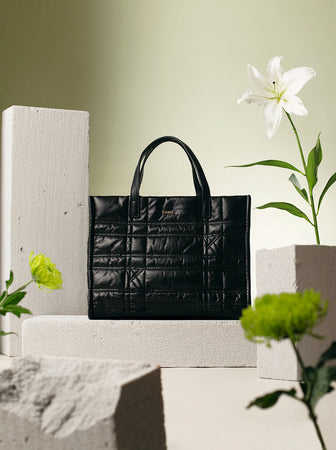 QUILTED LEATHER TOTE BLACK