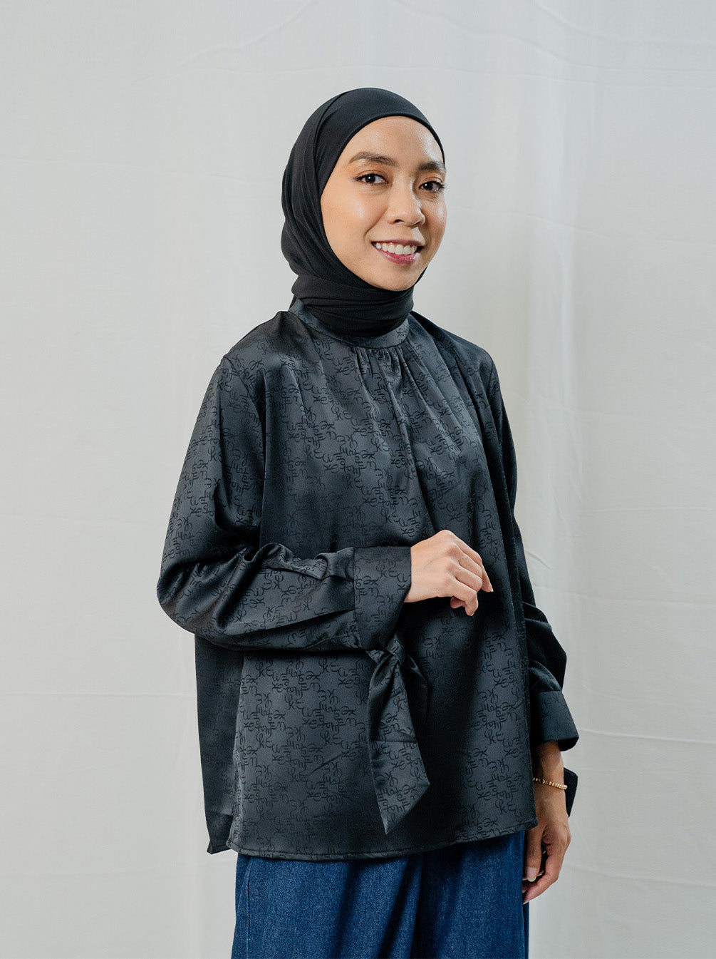 ARUNA GATHERED NECK TOP BLACK