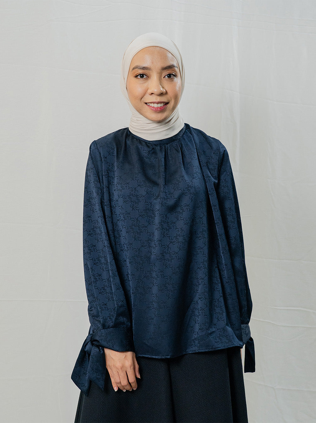 ARUNA GATHERED NECK TOP NAVY