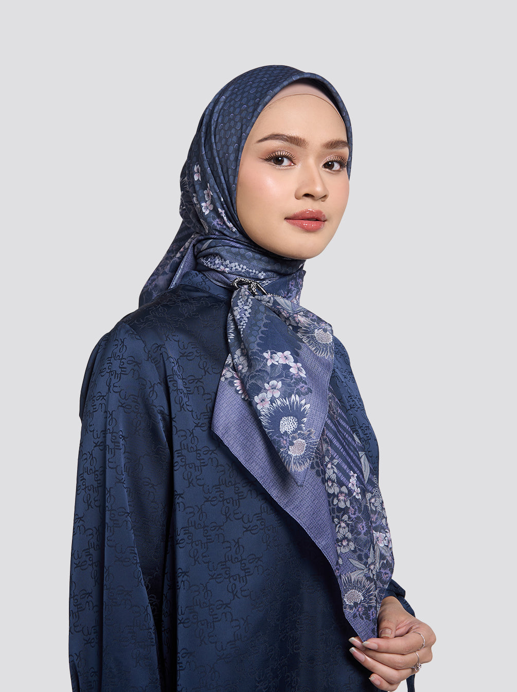 ATHEMINA SIGNATURE SCARF NAVY