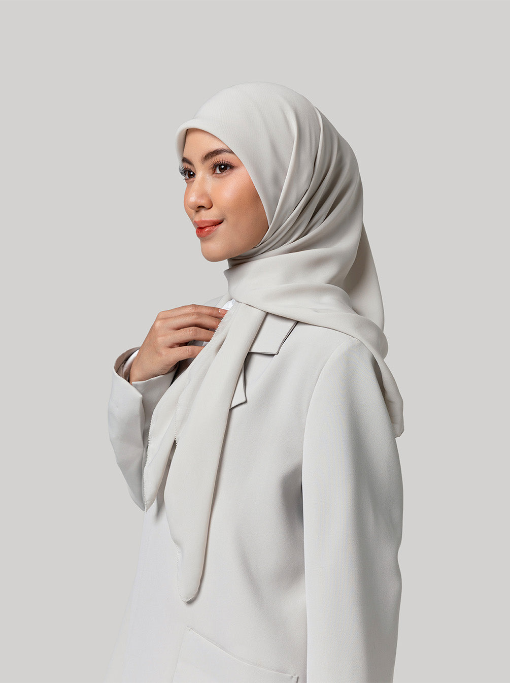 C.A.L.M SCARF PLAIN LIGHT CREAM