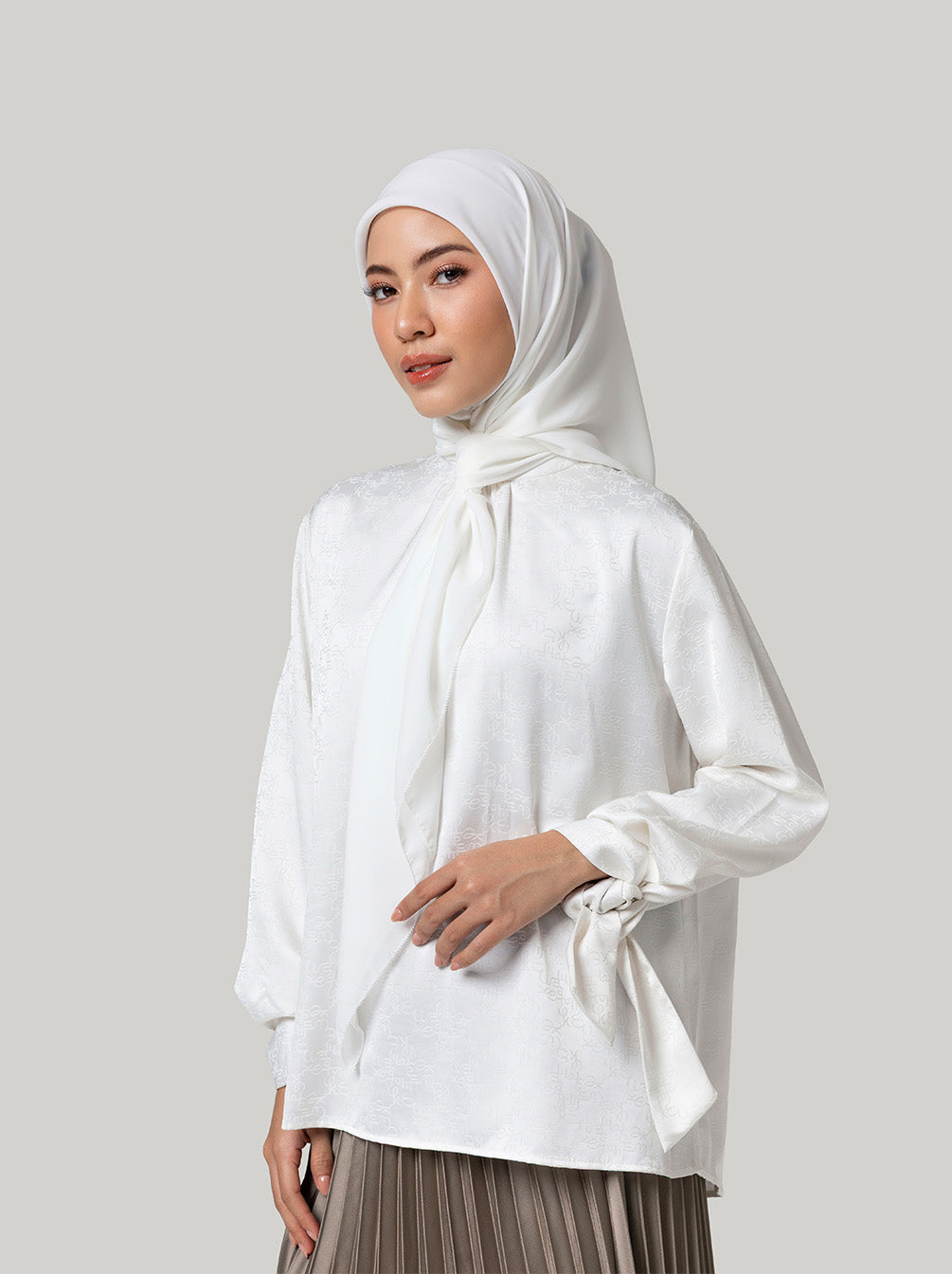C.A.L.M SCARF PLAIN WHITE