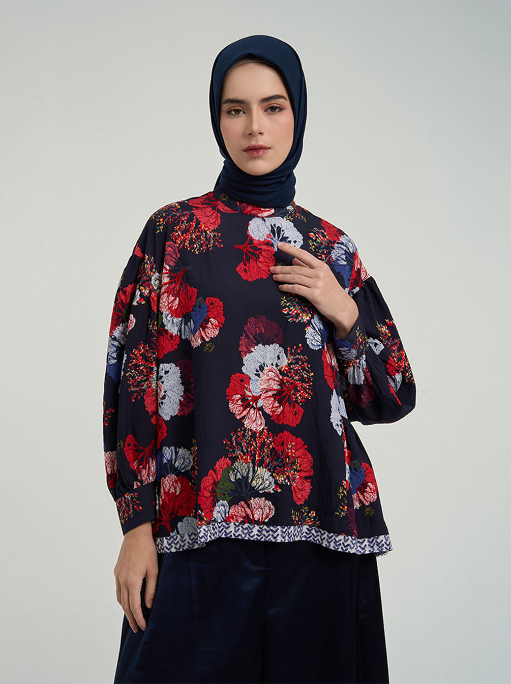 ZAINA DROPSHOULDER TOP NAVY