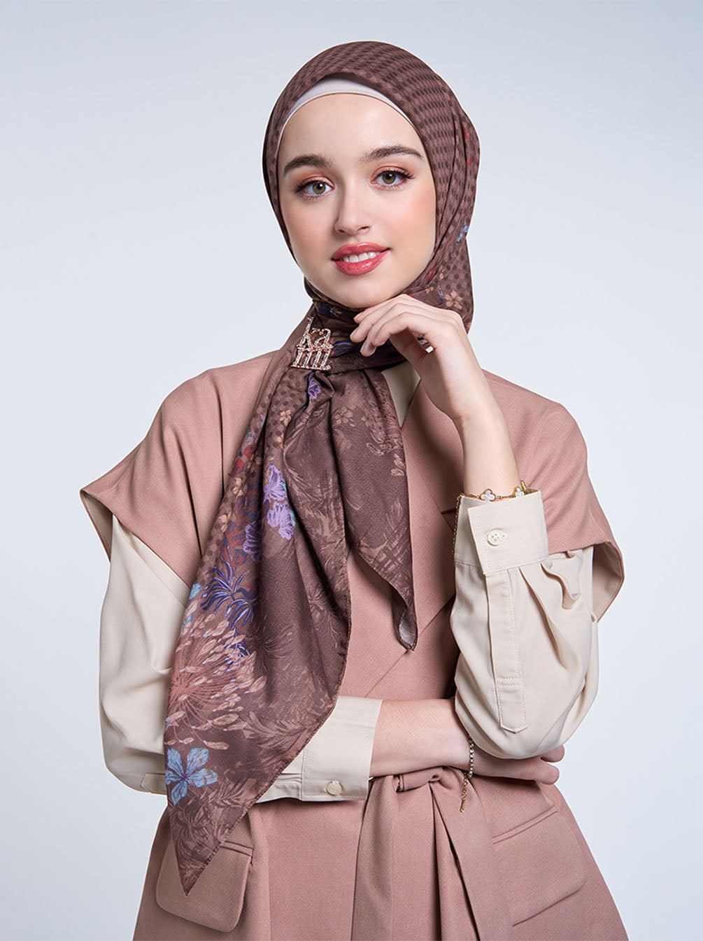 CEDARRA SIGNATURE SCARF BROWNIE