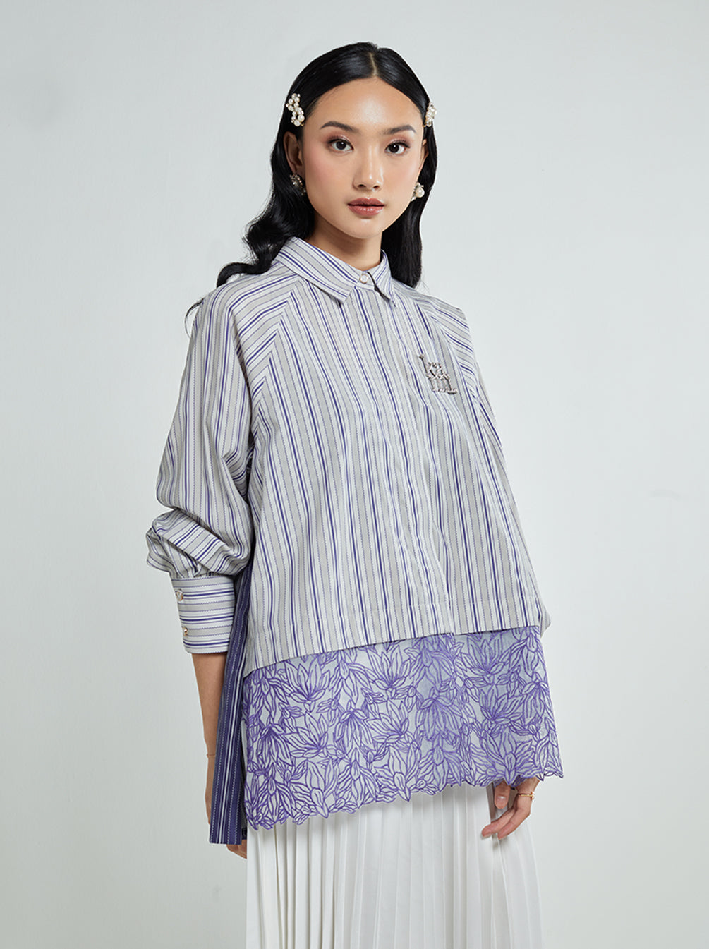 DAIRA EMBROIDERY TOP BLUE