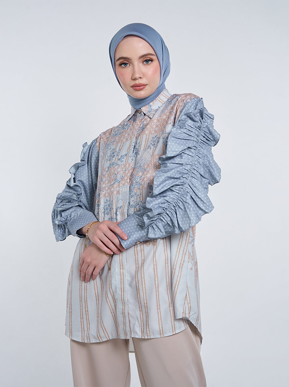 DITYA GATHERED SLEEVE TOP ASH BLUE