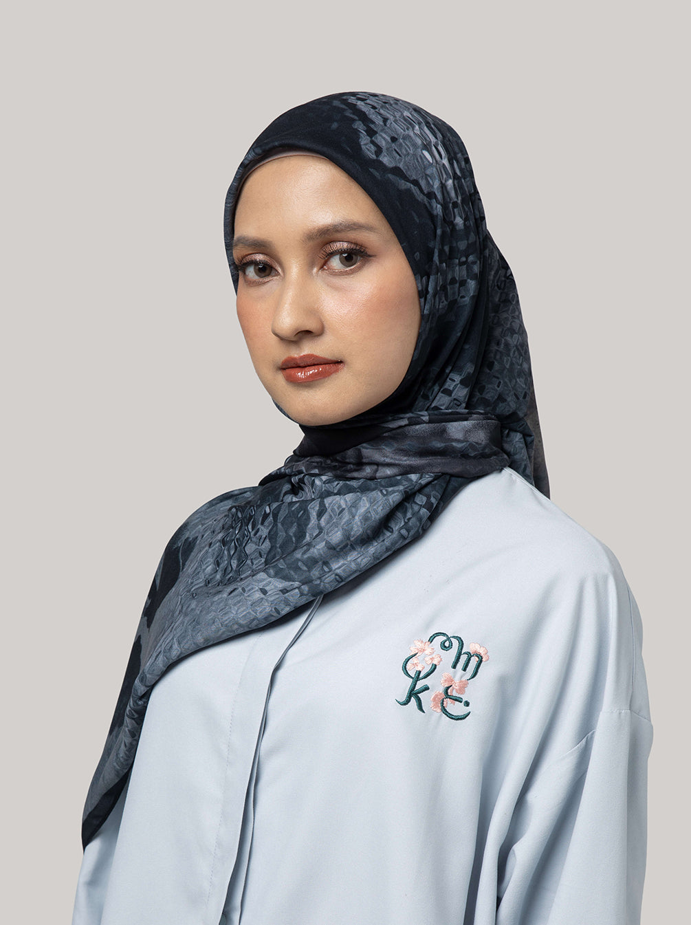 KATLA DHARA SIGNATURE SCARF BLACK