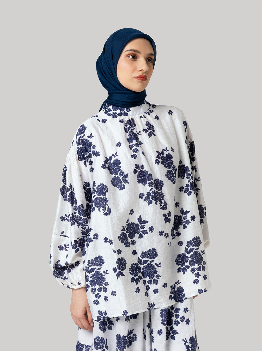 REVA PUFFY SLEEVE TOP WHITE NAVY