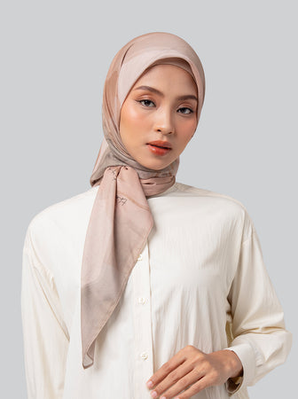 REVERIE SIGNATURE SCARF PECAN