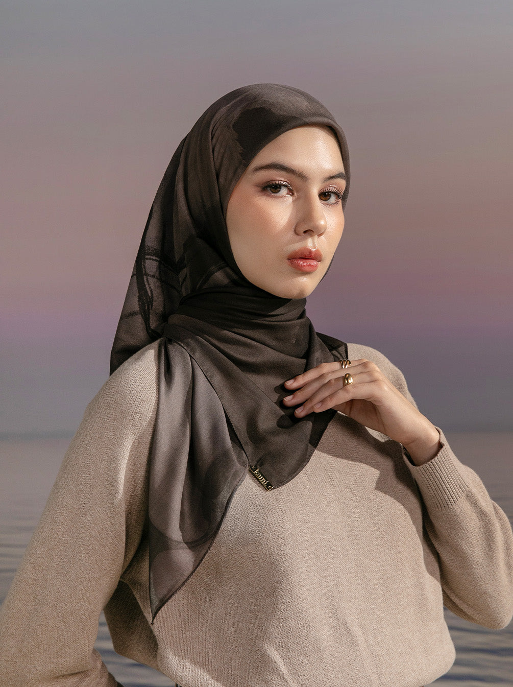 REVERIE SIGNATURE SCARF COFFEE