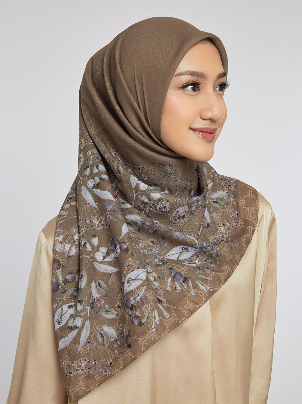 SENARA SIGNATURE SCARF BROWN Kami Idea senara-signature-scarf-brown-kami-idea