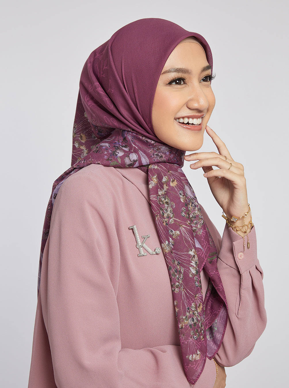 SENARA SIGNATURE SCARF MAGENTA Kami Idea senara-signature-scarf-magenta-kami-idea
