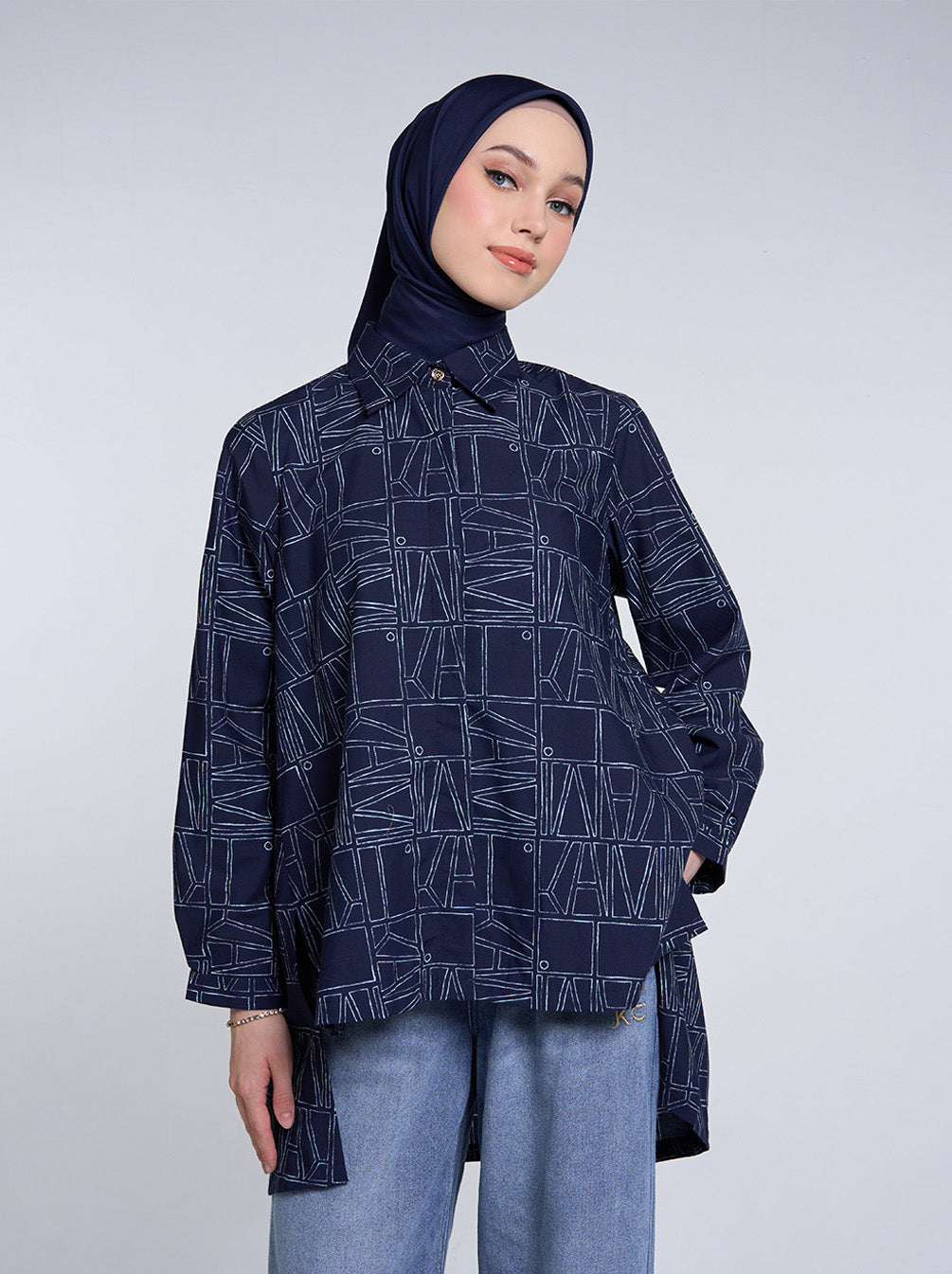 ZALINE EMBROIDERY TOP NAVY