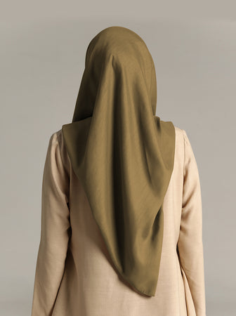 NUVOILE SCARF MEDALLION
