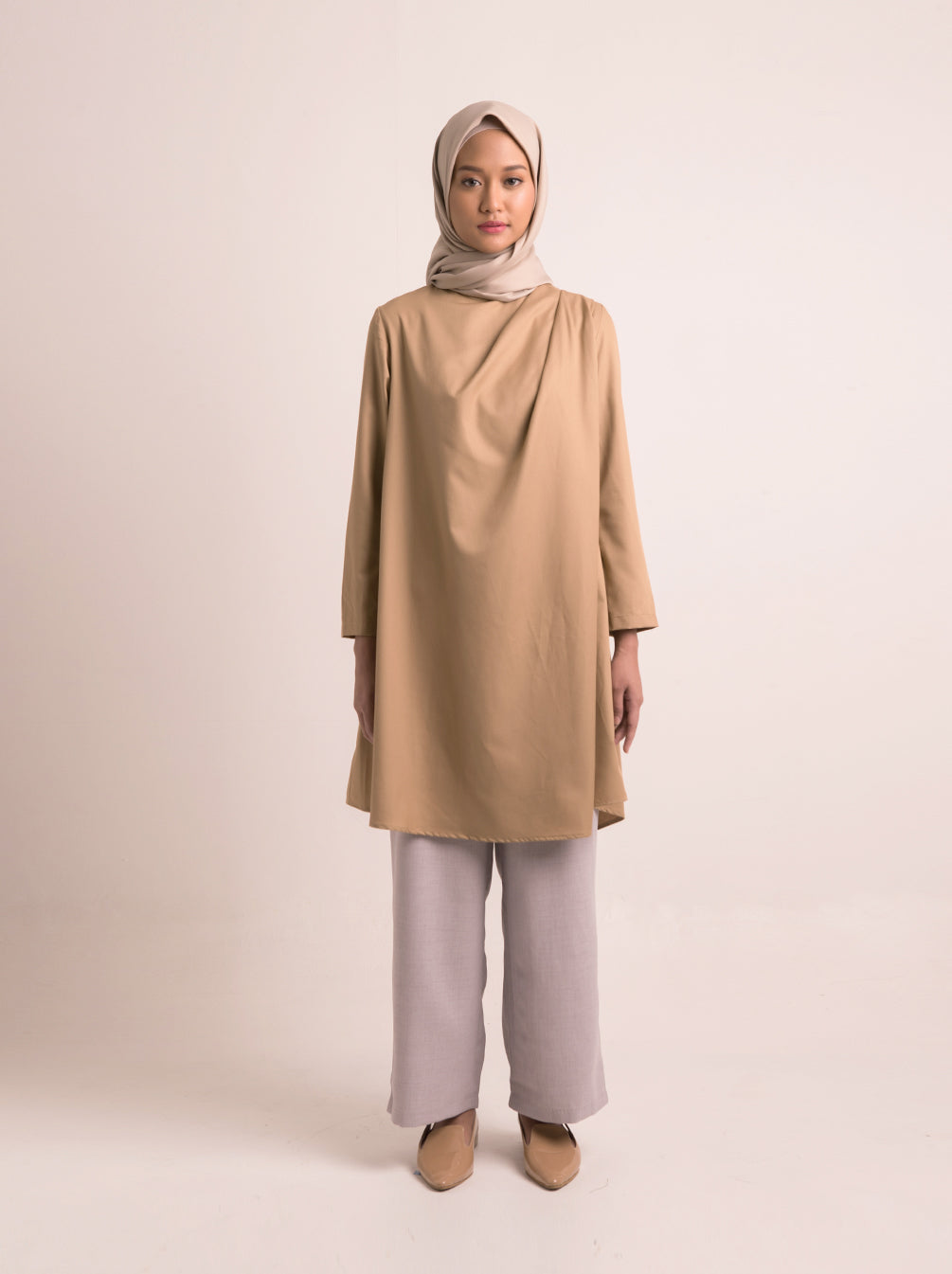 VALYA TOP PLAIN SANDY